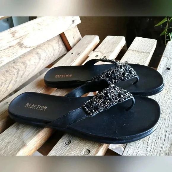Kenneth Cole Glam-athon Thong Sandal - Picture 1 of 9